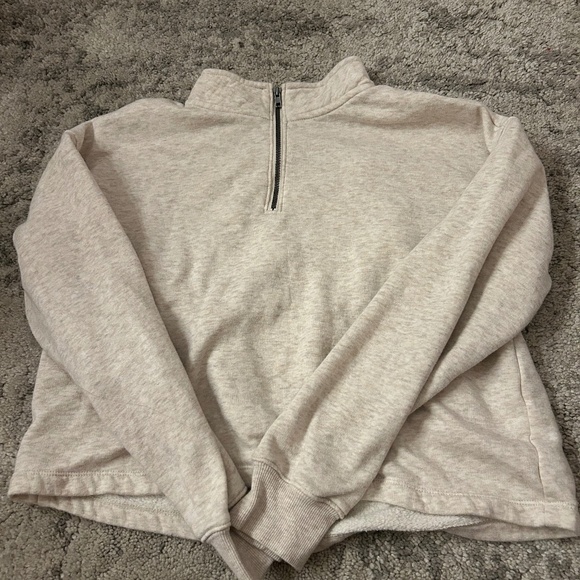 Old Navy Cream Sweater Size Kids 14/16 - Picture 1 of 3